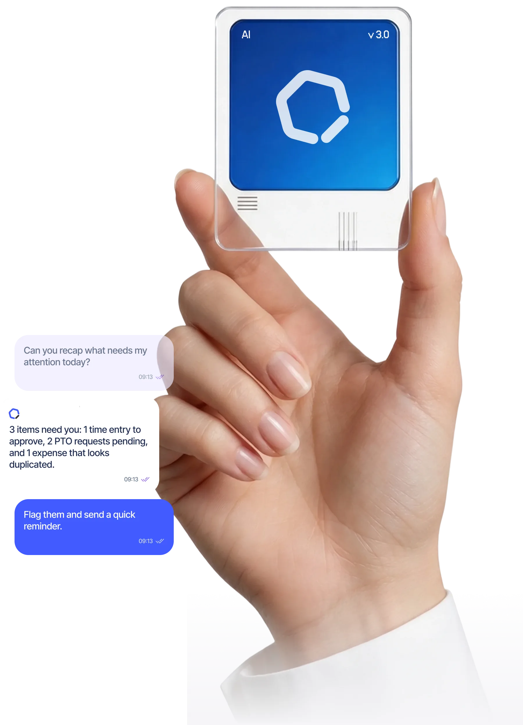 Mano sosteniendo el dispositivo de Sesame AI junto a un chat de la plataforma