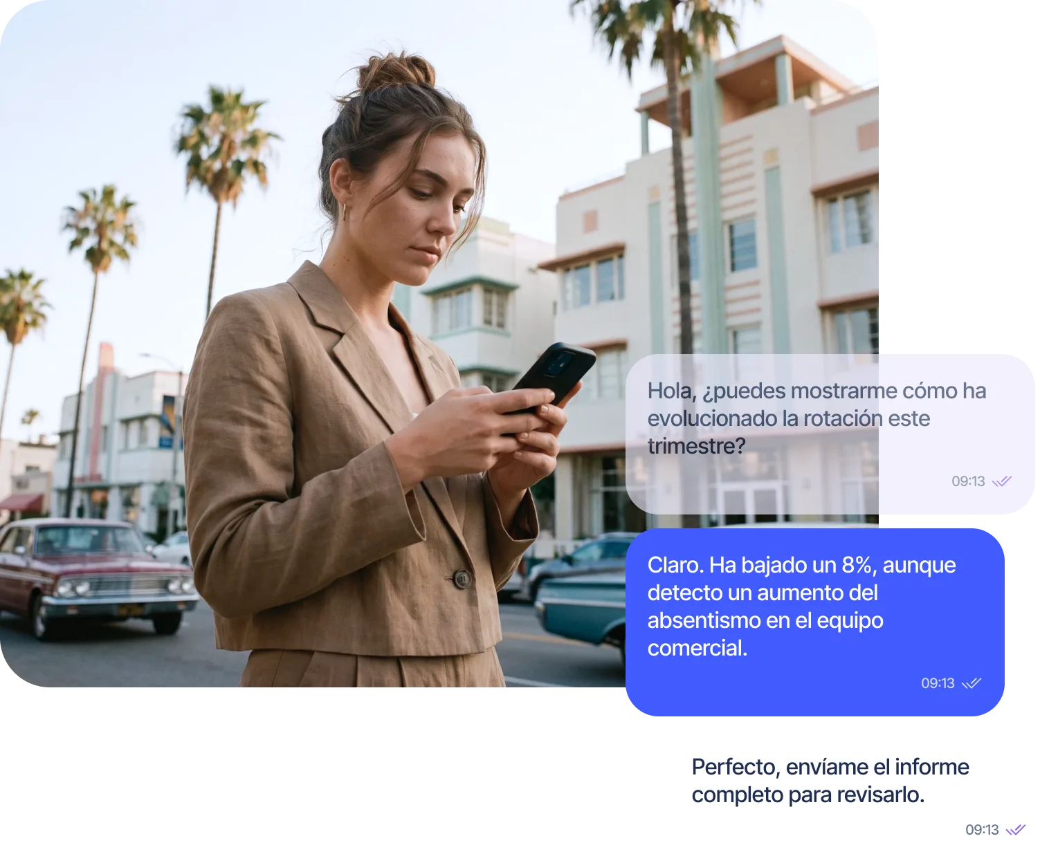 Profesional consultando informes en el móvil, con chat de IA conversacional