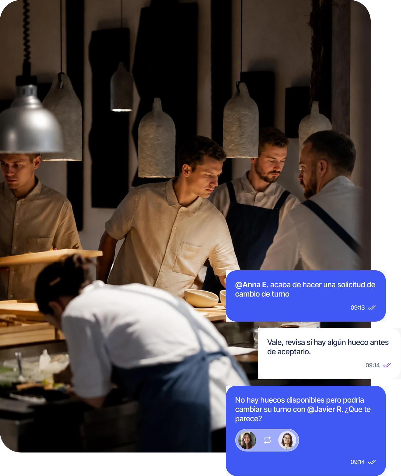 Equipo de un restaurante coordinando cambios de turno por chat